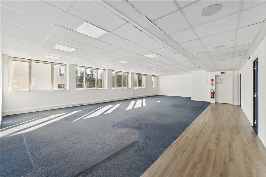 Bureau dans Boulogne-Billancourt à louer - Photo de l’immeuble – Image 3 sur 9
