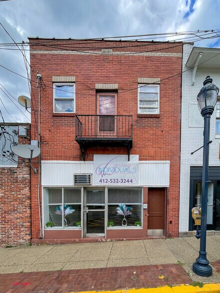 9 Unit Mixed-Use Portfolio portefeuille de 2 biens à vendre sur LoopNet.fr - Photo de l’immeuble – Image 1 sur 12