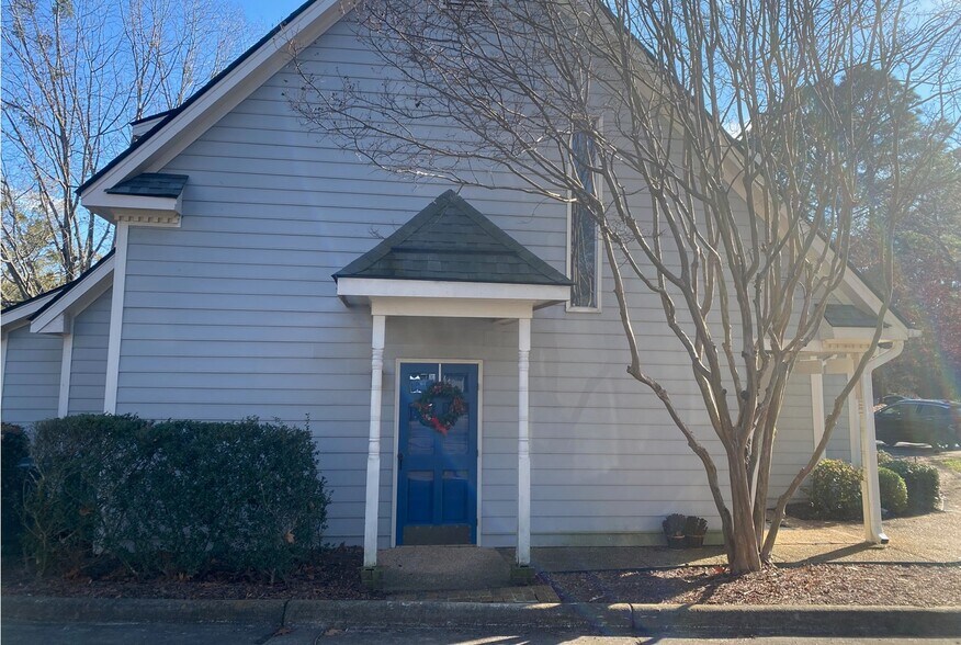 5106 Bur Oak Cir, Raleigh, NC à louer - Photo de l’immeuble – Image 3 sur 3