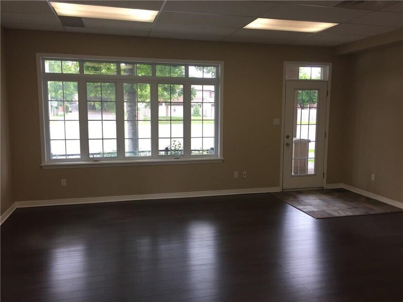 2128-2130 Montreal Rd, Ottawa, ON à louer - Photo intérieure – Image 2 sur 5