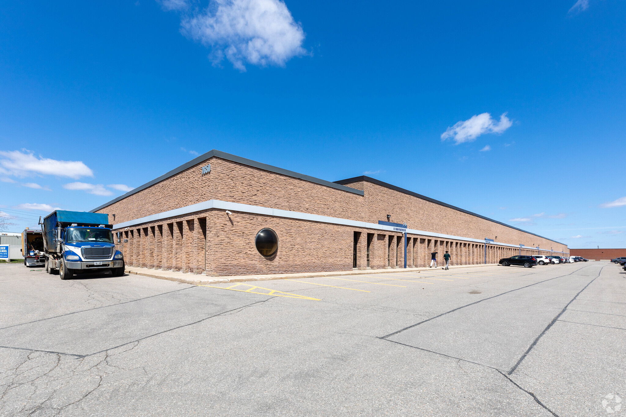 7650 Kimbel St, Mississauga, ON à vendre Photo principale– Image 1 sur 4