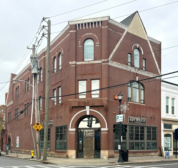 126 N Main St, Port Chester, NY à vendre - Photo de l’immeuble – Image 1 sur 3