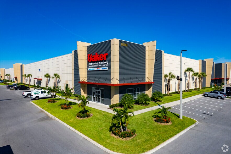 1500 County Line Rd, Plant City, FL à louer - Photo de l’immeuble – Image 2 sur 7