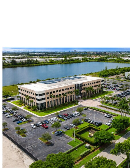 9725 NW 117th Ave, Miami, FL à louer - Photo de l’immeuble – Image 2 sur 28