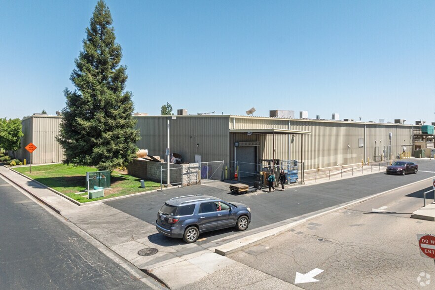2313-2425 S Mooney Blvd, Visalia, CA à louer - Photo de l’immeuble – Image 3 sur 6