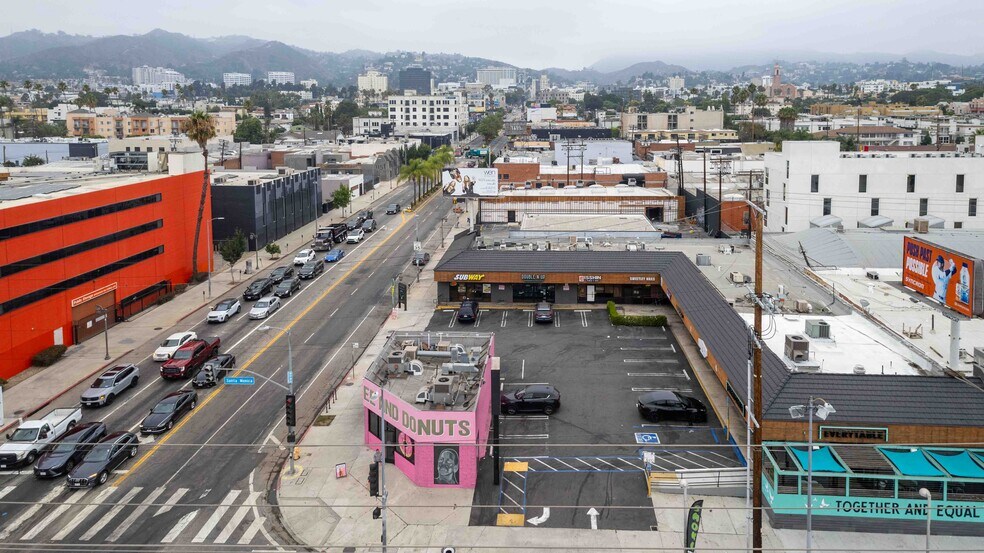 6775-6785 Santa Monica Blvd, Los Angeles, CA à louer - Photo de l’immeuble – Image 2 sur 40