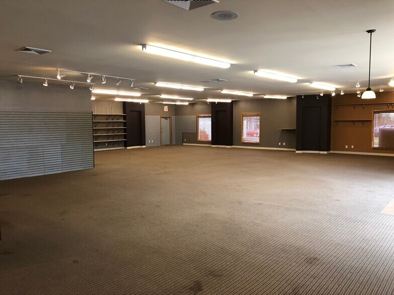572-576 Theater Rd, Onalaska, WI à louer - Photo de l’immeuble – Image 3 sur 17