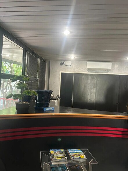 Bureau dans Marseille à vendre - Hall d’entrée – Image 3 sur 3
