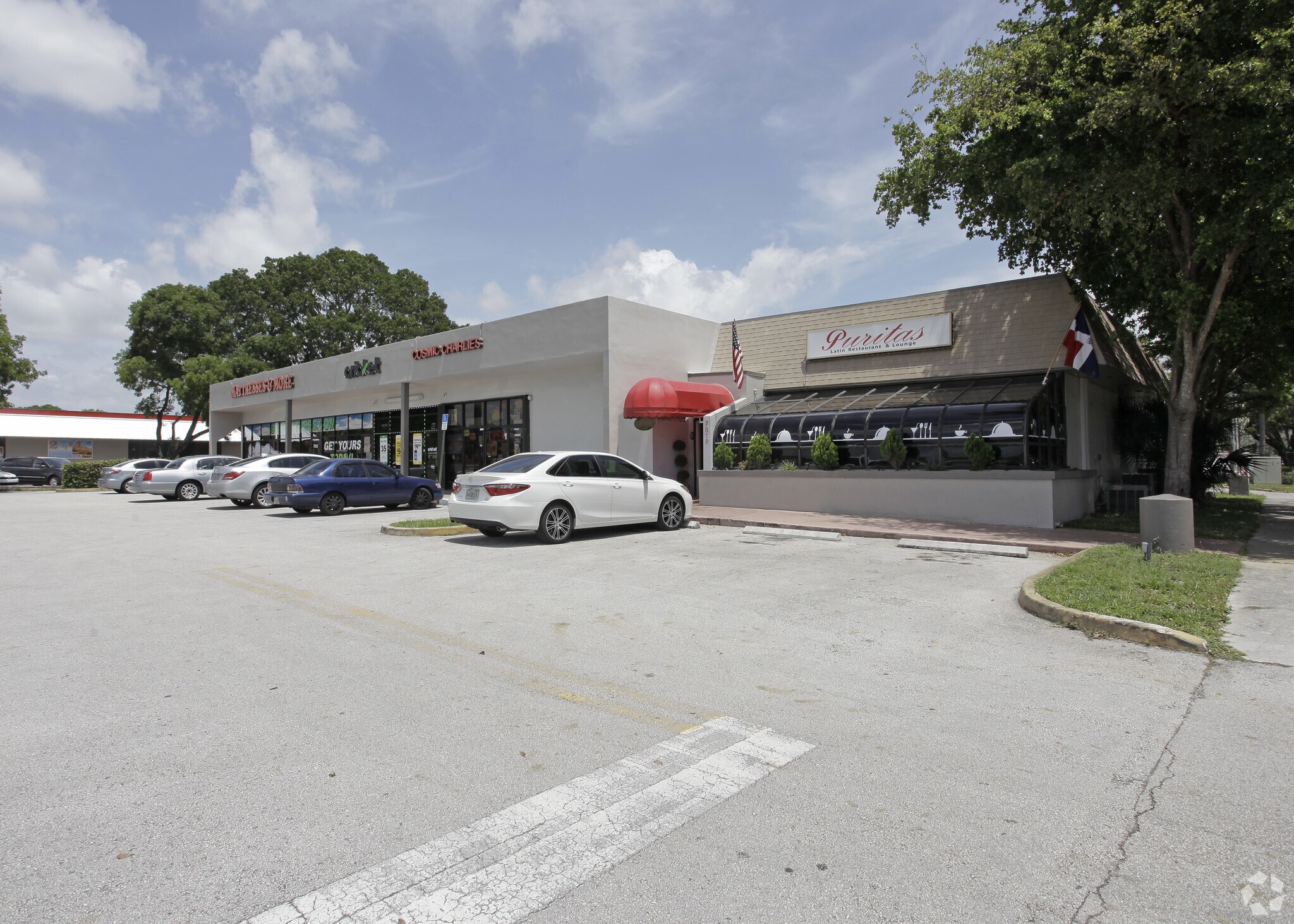 7817-7825 Pines Blvd, Hollywood, FL à louer Photo de l’immeuble– Image 1 sur 2