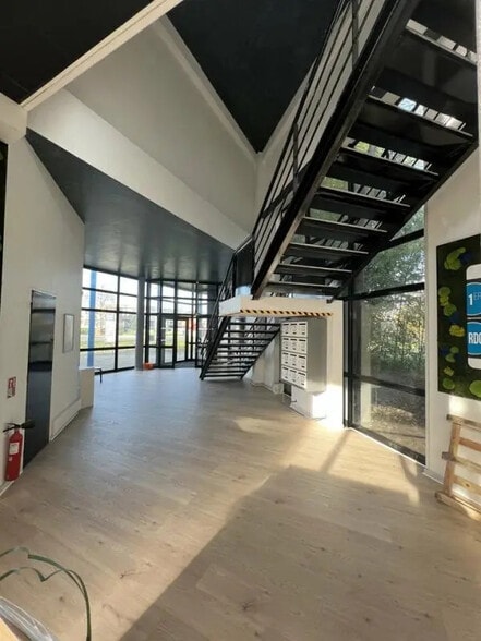 Bureau dans Labège à louer - Hall d’entrée – Image 1 sur 5