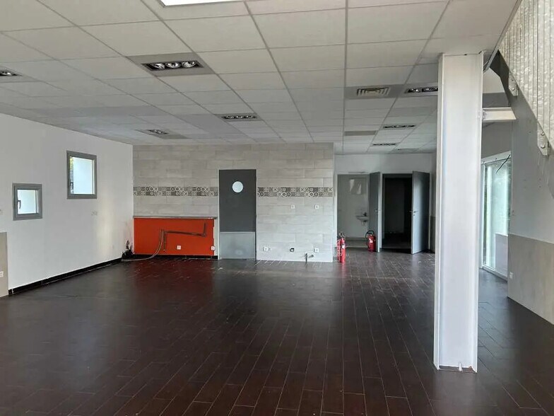 Local commercial dans Saint Nazaire à louer - Photo de l’immeuble – Image 3 sur 7
