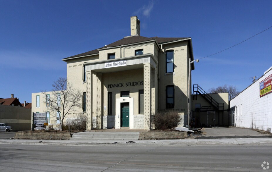 527 N 27th St, Milwaukee, WI à vendre - Photo de l’immeuble – Image 2 sur 3