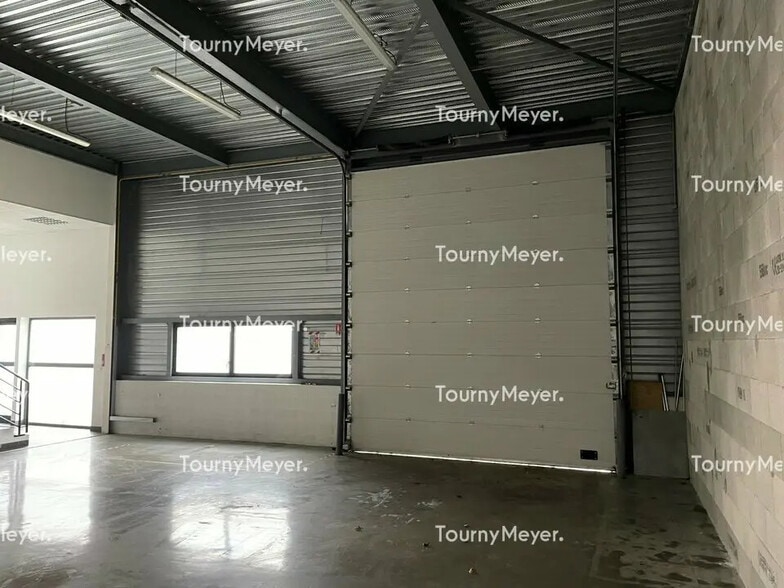 Local d’activités dans Saint-Jean-d'Illac à louer - Photo de l’immeuble – Image 2 sur 9