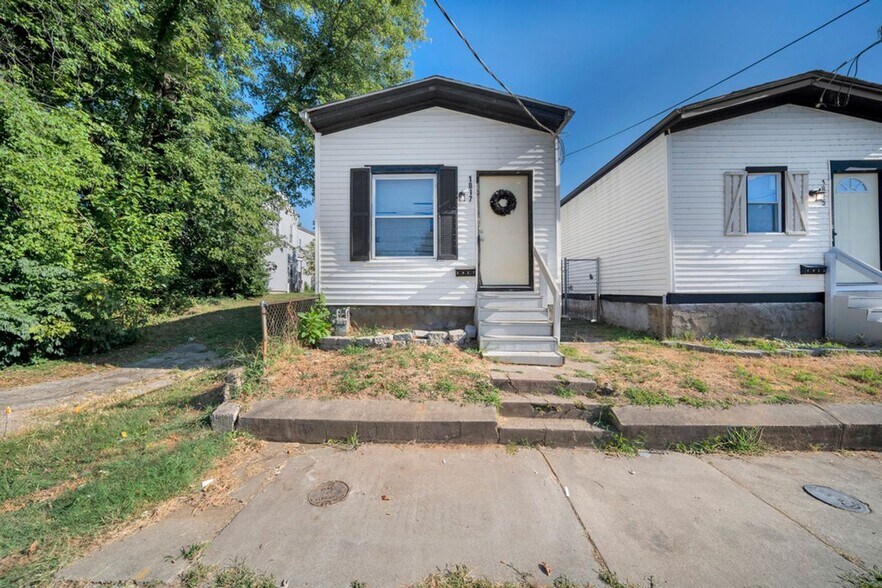 4 Single-Family Investment portefeuille de 4 biens à vendre sur LoopNet.fr - Photo de l’immeuble – Image 2 sur 59