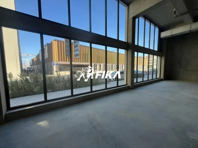 Plus de détails pour Local d’activités à vendre