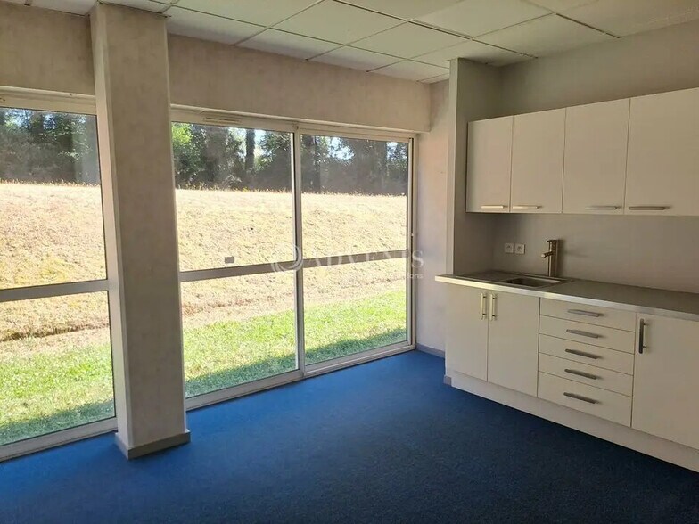 Bureau dans Carquefou à louer - Photo de l’immeuble – Image 3 sur 5