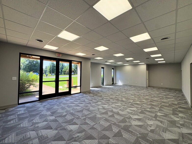3030 Horseshoe Ln, Charlotte, NC à louer - Photo de l’immeuble – Image 3 sur 16