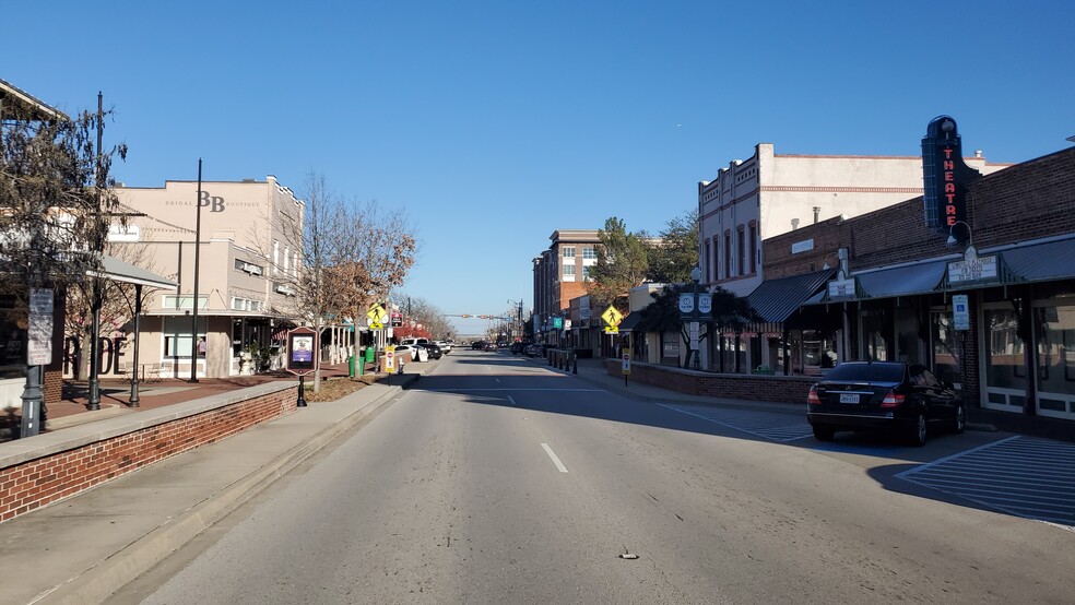 162 W Main St, Lewisville, TX à louer - Photo de l’immeuble – Image 3 sur 7
