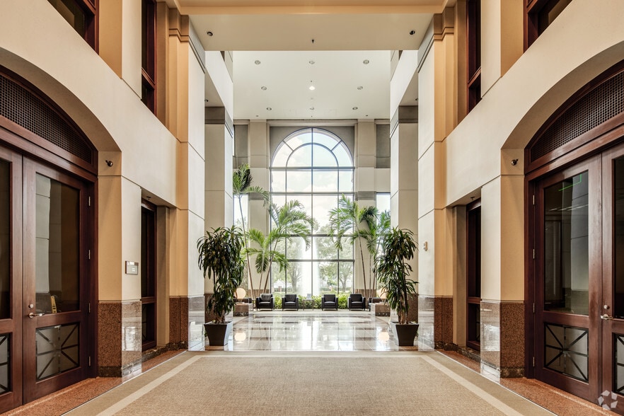 1900 Summit Tower Blvd, Orlando, FL à louer - Hall d’entrée – Image 2 sur 8