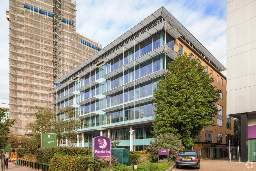 26-30 Uxbridge Rd, Londres à louer - Photo de l’immeuble – Image 3 sur 3