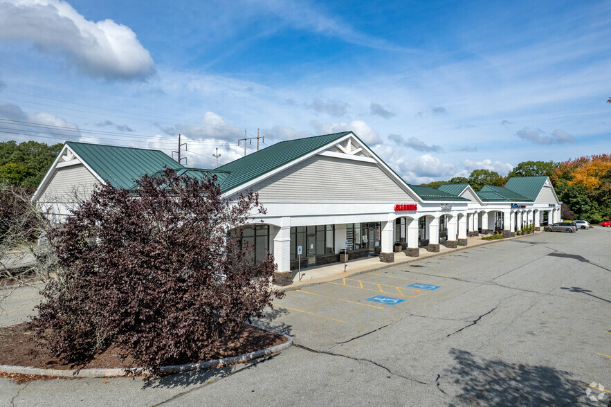 1051 Ten Rod Rd, North Kingstown, RI à louer - Photo de l’immeuble – Image 2 sur 13