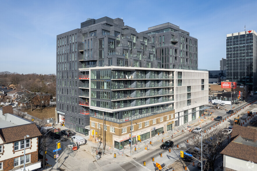 2112 Yonge St, Toronto, ON à vendre - Photo de l’immeuble – Image 3 sur 3