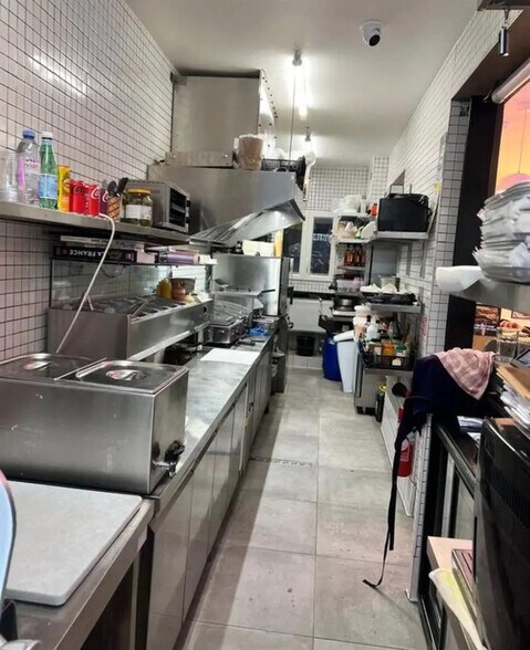 Local commercial dans Paris à louer - Photo de l’immeuble – Image 2 sur 2