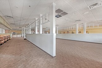 3730-3780 N Blackstone Ave, Fresno, CA à louer Photo intérieure– Image 2 sur 6