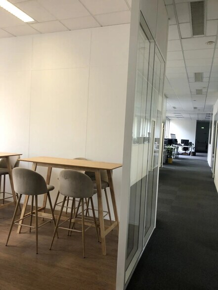 Bureau dans Bordeaux à louer - Photo de l’immeuble – Image 3 sur 13