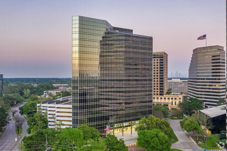 2 RIVERWAY, Houston, TX à louer - Photo de l’immeuble – Image 2 sur 22