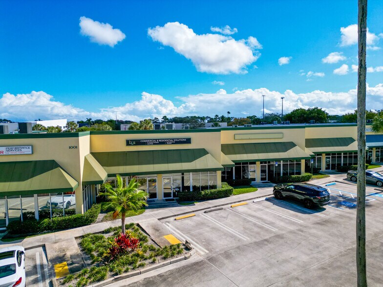 1001 Jupiter Park Dr, Jupiter, FL à louer - Photo de l’immeuble – Image 2 sur 11