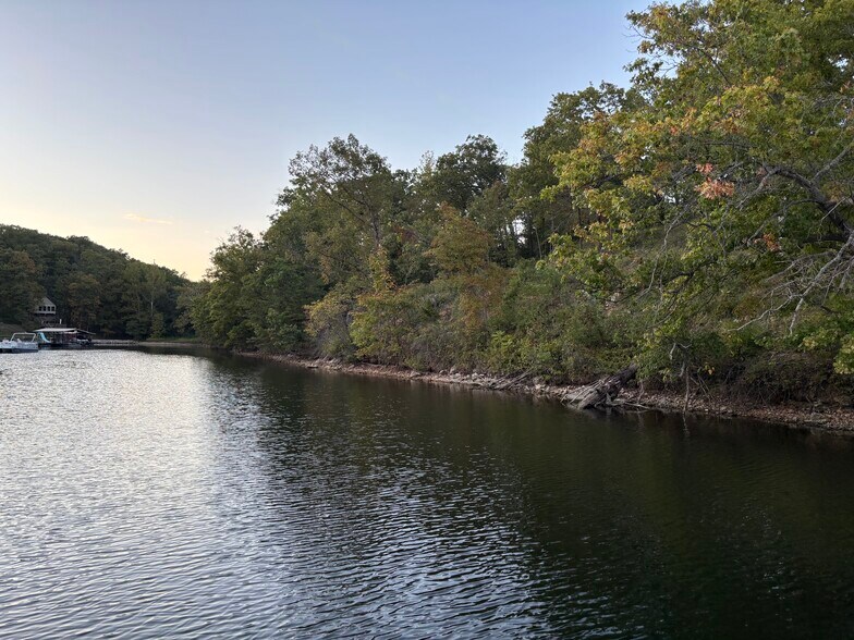 64 Elm Tree Rd, Rocky Mount, MO à vendre - Photo de l’immeuble – Image 2 sur 3