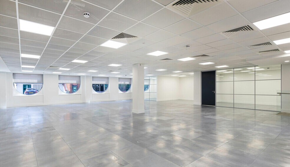 27-41 Church St W, Woking à louer - Photo de l’immeuble – Image 1 sur 23