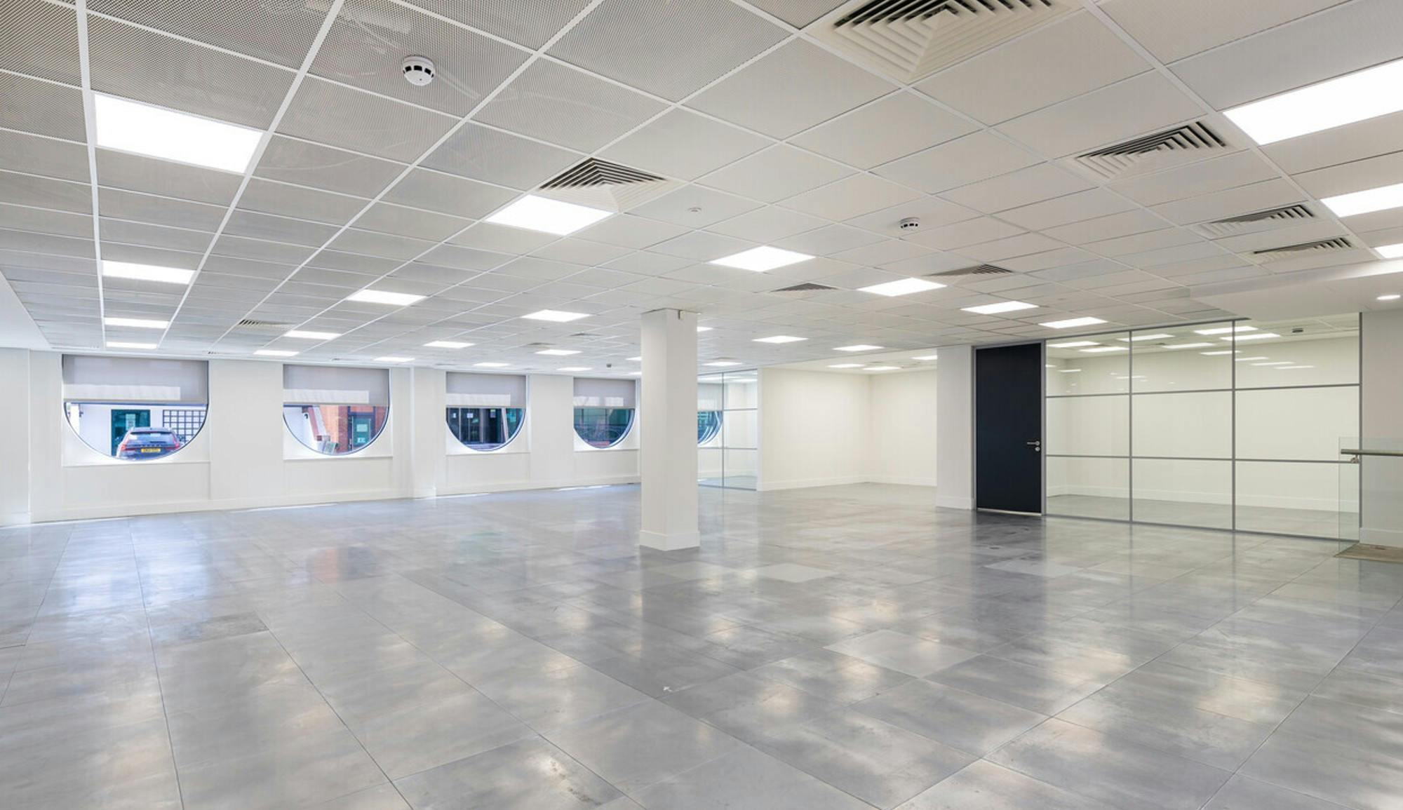 27-41 Church St W, Woking à louer Photo de l’immeuble– Image 1 sur 25