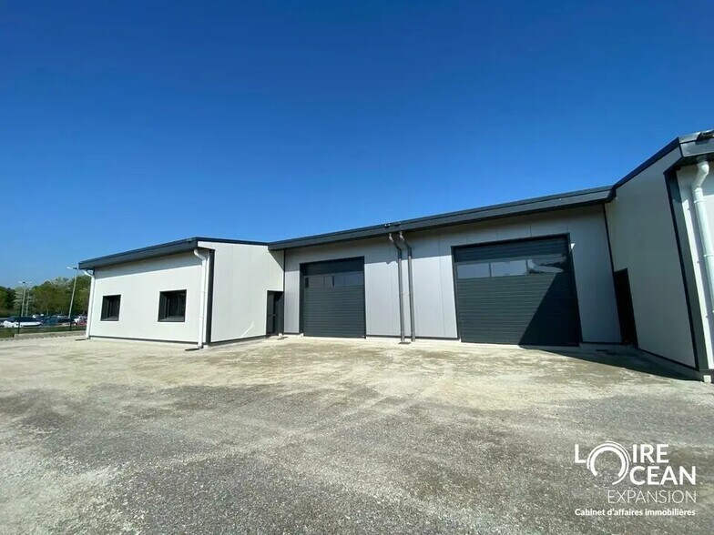 Local d’activités dans Bouaye à louer - Photo de l’immeuble – Image 1 sur 18