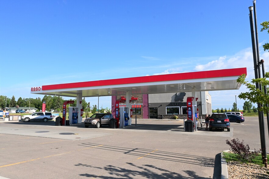 2 Hawkridge Blvd, Penhold, AB à louer - Photo de l’immeuble – Image 3 sur 5