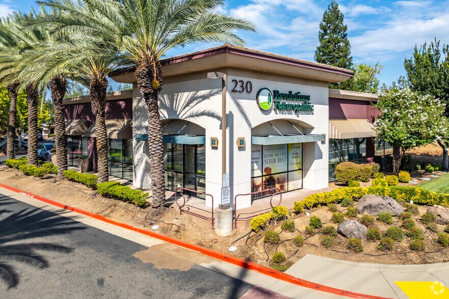 230 Blue Ravine Rd, Folsom, CA à louer - Photo principale – Image 1 sur 5