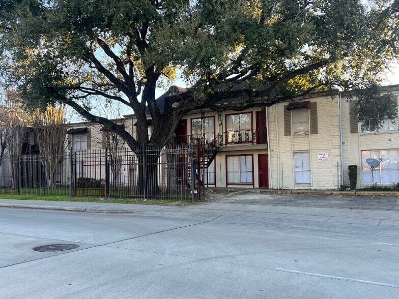 2200 Wirt Rd, Houston, TX à vendre - Photo de l’immeuble – Image 3 sur 11