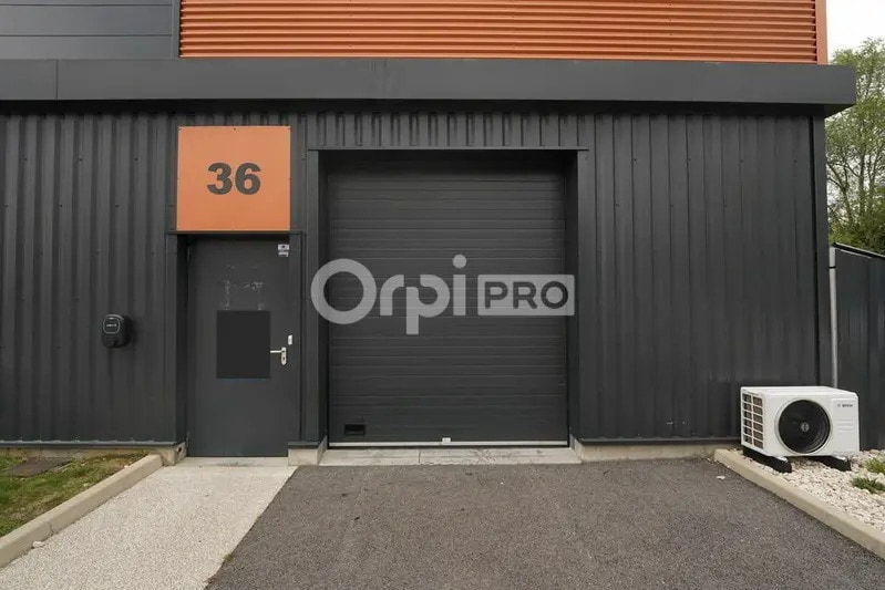 401 Rue Le Chatelier, Vaulx-Milieu à louer - Photo de l’immeuble – Image 2 sur 9