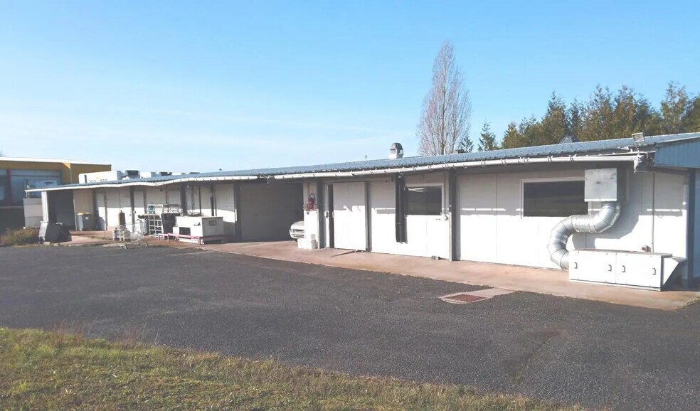 Local d'activités dans Dissay à vendre - Photo de l’immeuble – Image 2 sur 5