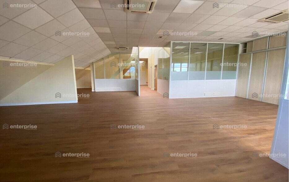 Bureau dans Beauvais à louer - Photo de l’immeuble – Image 3 sur 8