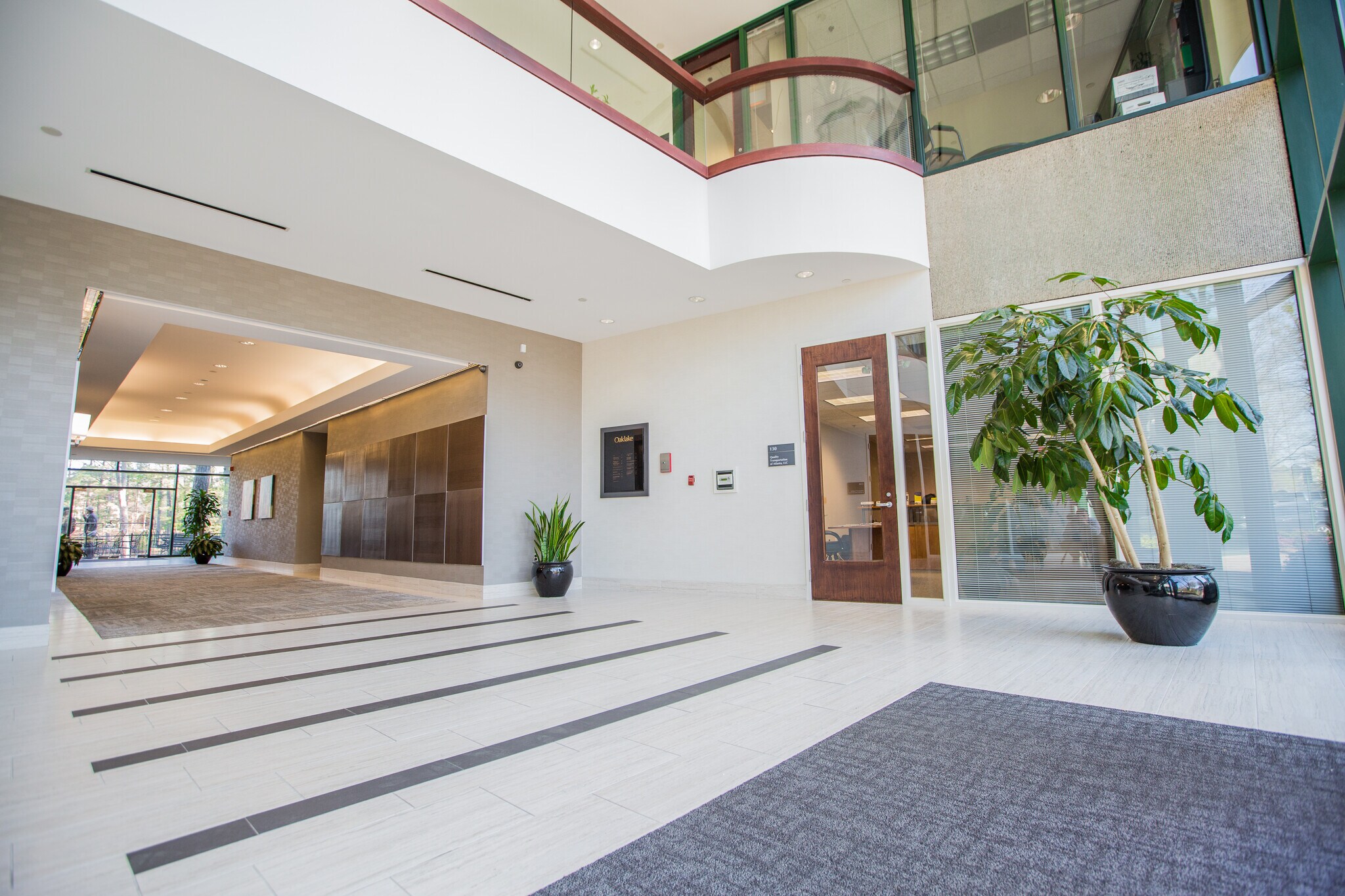 5950 Live Oak Pky, Norcross, GA à louer Hall d’entrée– Image 1 sur 30