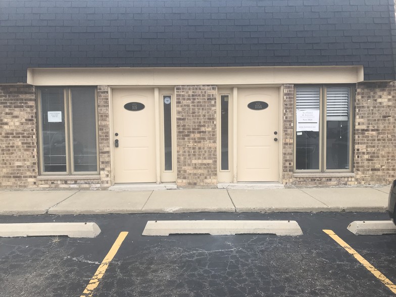 3605 Woodhead Dr, Northbrook, IL à louer - Photo de l’immeuble – Image 1 sur 7