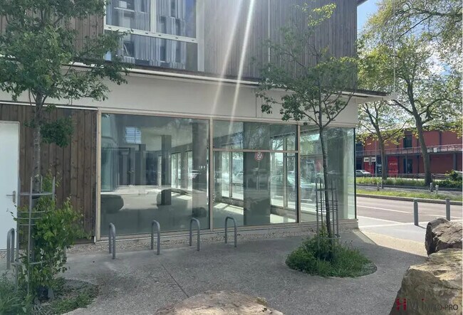 Plus de détails pour Local commercial à vendre