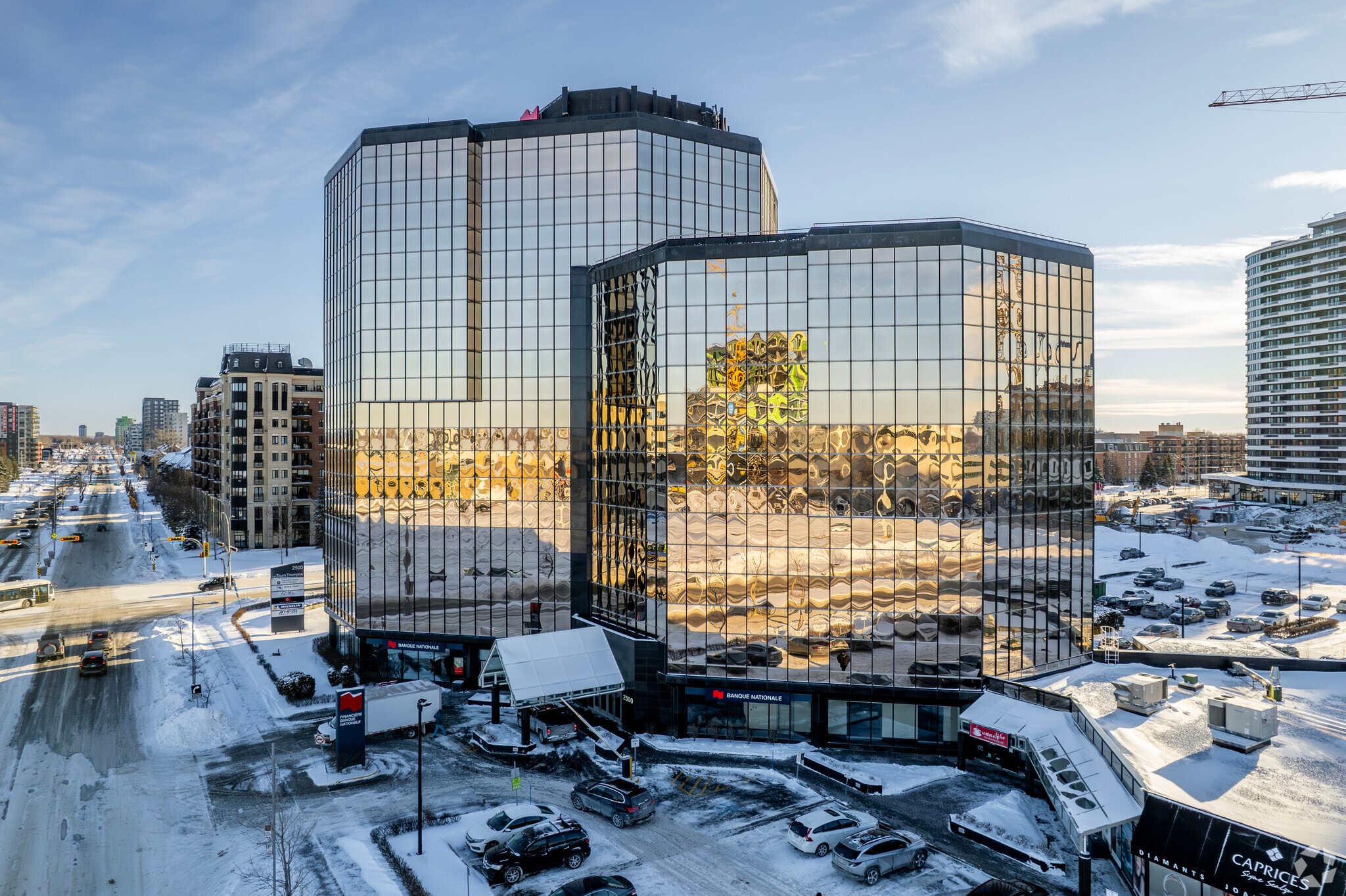 2540 Boul Daniel-Johnson, Laval, QC à louer Photo principale– Image 1 sur 4