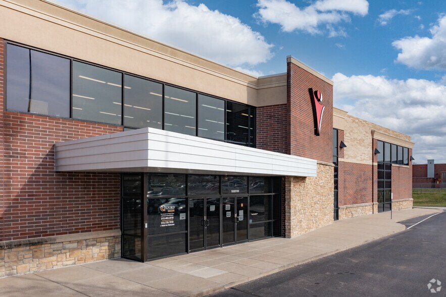 8288 Cincinnati Dayton Rd, West Chester, OH à louer - Photo de l’immeuble – Image 3 sur 9