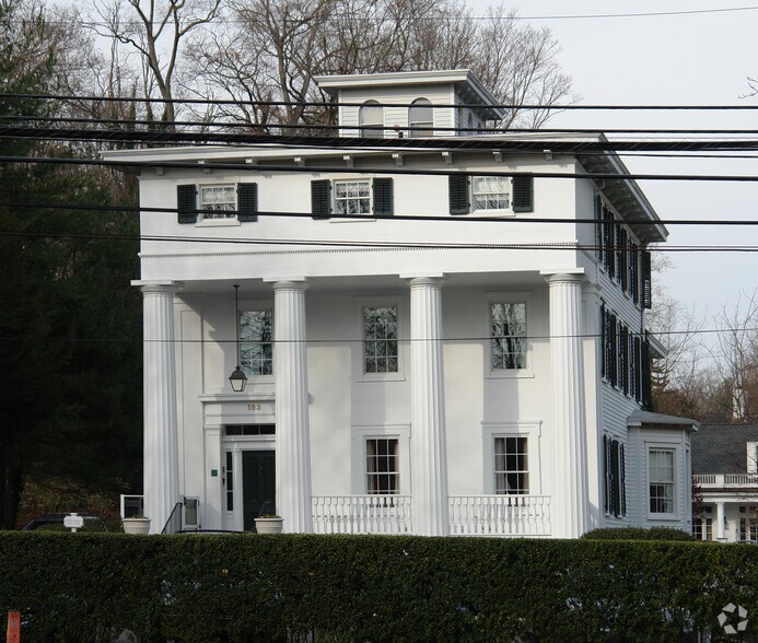 183 E Putnam Ave, Greenwich, CT à vendre - Photo principale – Image 1 sur 14