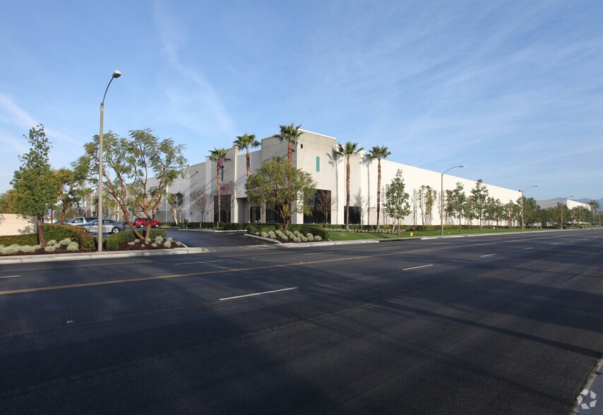 168-188 Brea Canyon Rd, City Of Industry, CA à louer - Photo de l’immeuble – Image 1 sur 6
