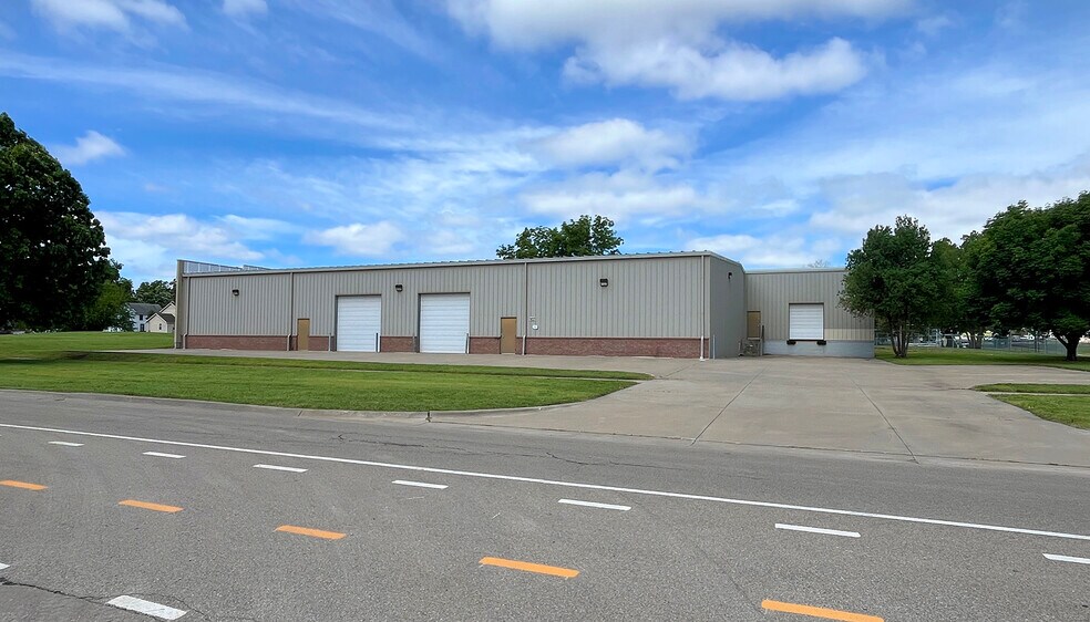 1411 SE Monroe St, Topeka, KS à vendre - Photo principale – Image 1 sur 2