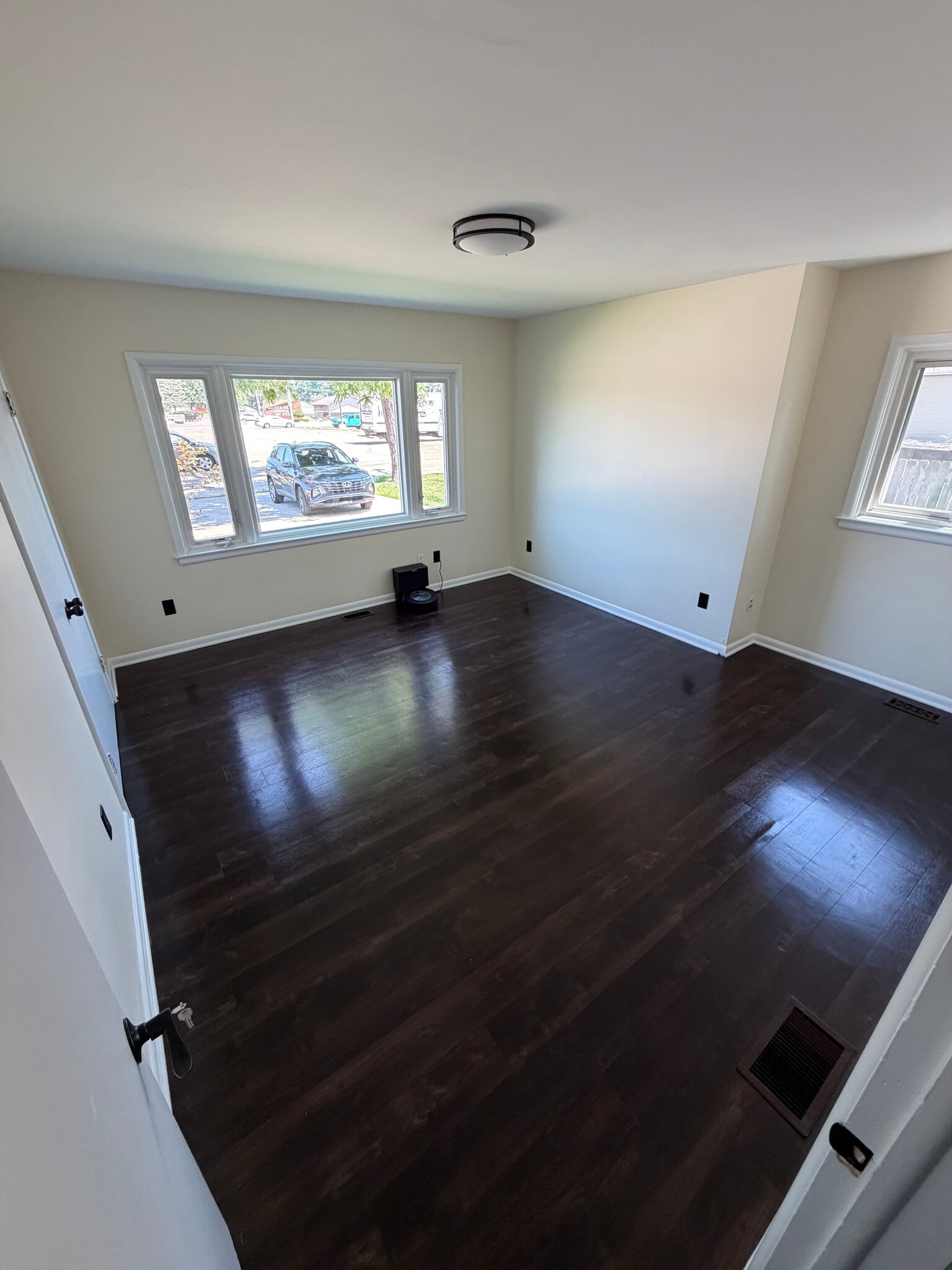 45280 Cass Ave, Utica, MI à louer Photo intérieure– Image 1 sur 2